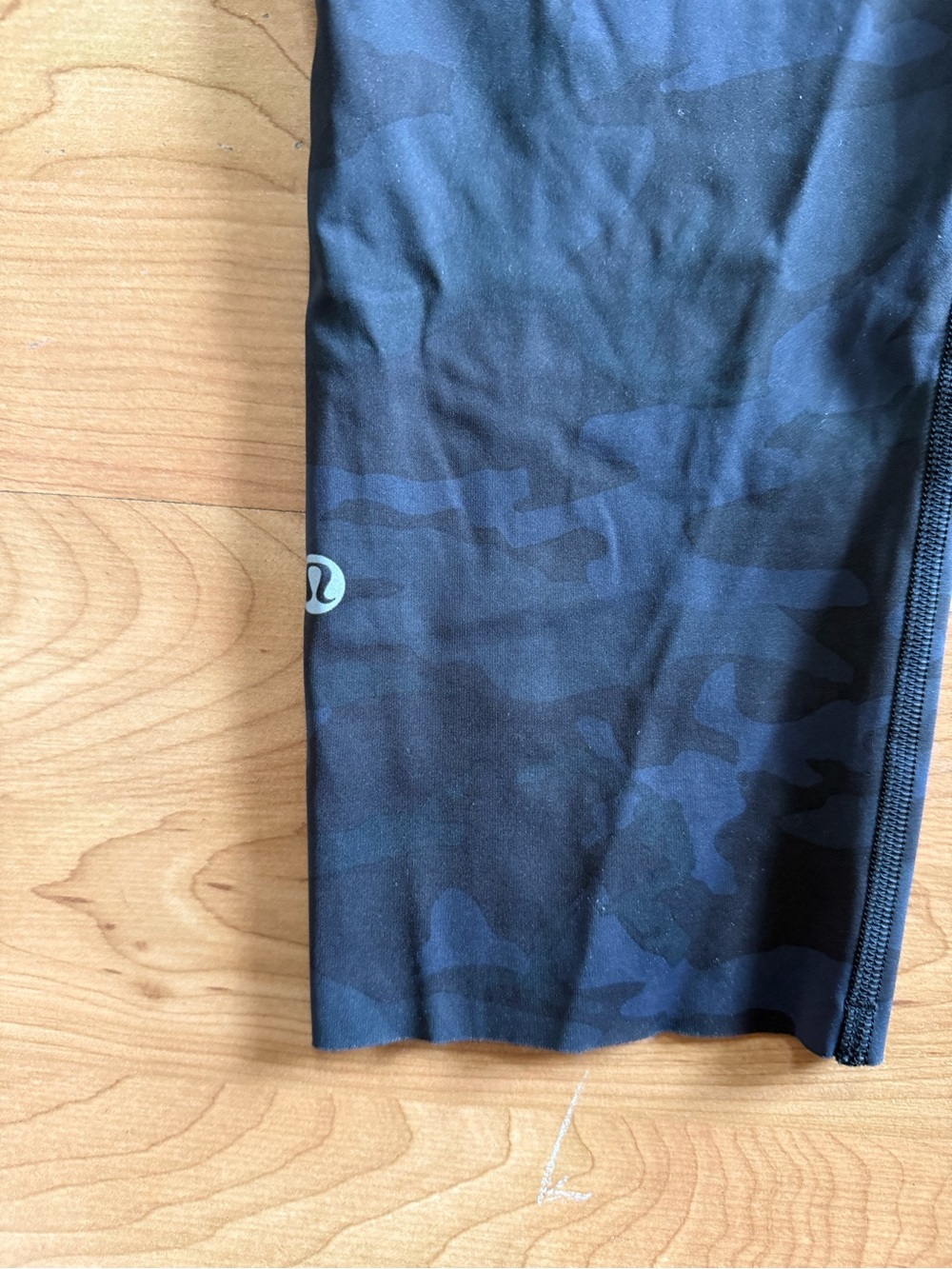Lululemon Fast and Free Crop II 19” Navy/Gray Camo Leggings - Picture 5 of 8